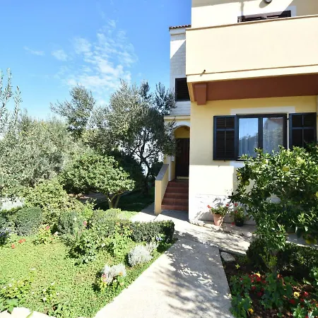 Apartament Titi Toto.1 *